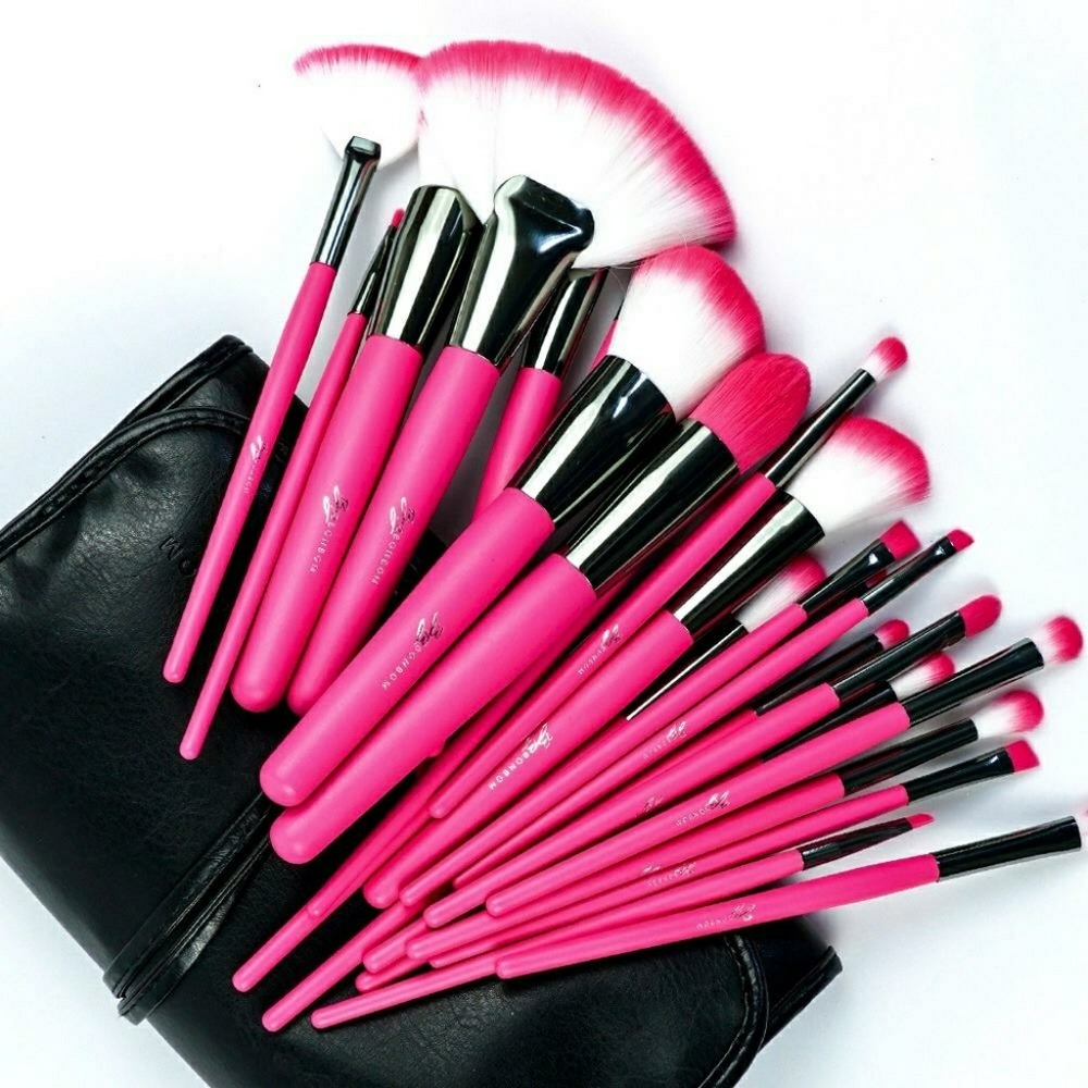 Professional makeup brush